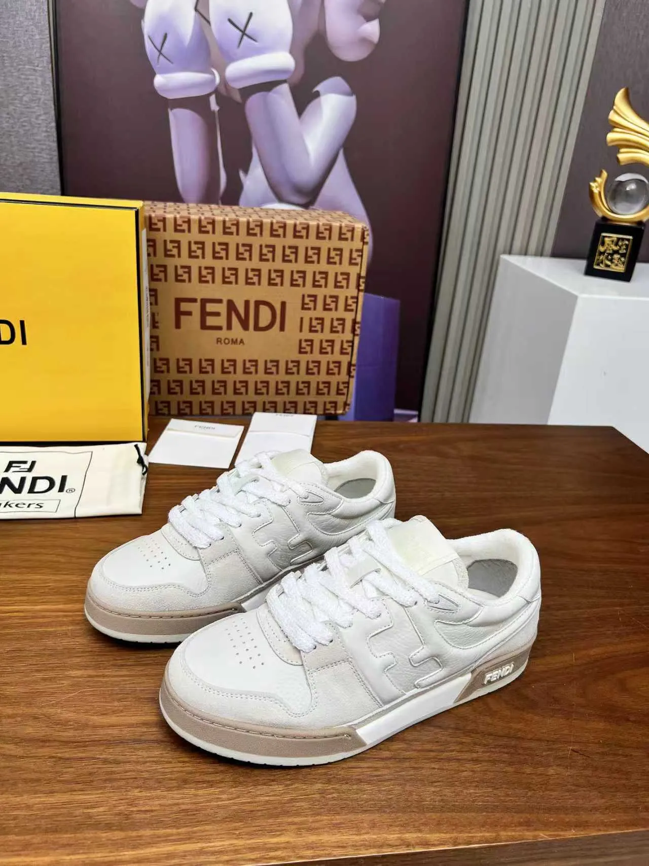 Factory price 660💰 Fendi·Fendi⛳️Hot-selling 35--45 couple model👫 FD match Original purchase for RMB14340 One-to-one reproduction Designer Kim Jones's first sneaker fendi match and Donkey brand Trainer basketball sneakers, fresh blood injected with FF retro design Super good-looking and versatile, the upper is made of cowhide and cowhide splicing combination, with concave and convex double F on the side The logo lining is made of terry velvet 🤗Super soft on the feet, lightweight and comfortable to match with a sweatshirt, original full package! ✦ Fabric: cowhide + cowhide color matching ✦ Lining: original terry velvet lining ✦ Sole: original molded multi-color color matching sole ✦ Sole: mesh injection molding pad ✦ Sole thickness: 3.5cm ✦ Female size: 35--40, female 40 customized ✦ Male size: 39--45, male 45 customized